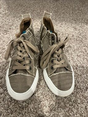 Women’s High-Top Canvas Sneakers in Taupe w side zip